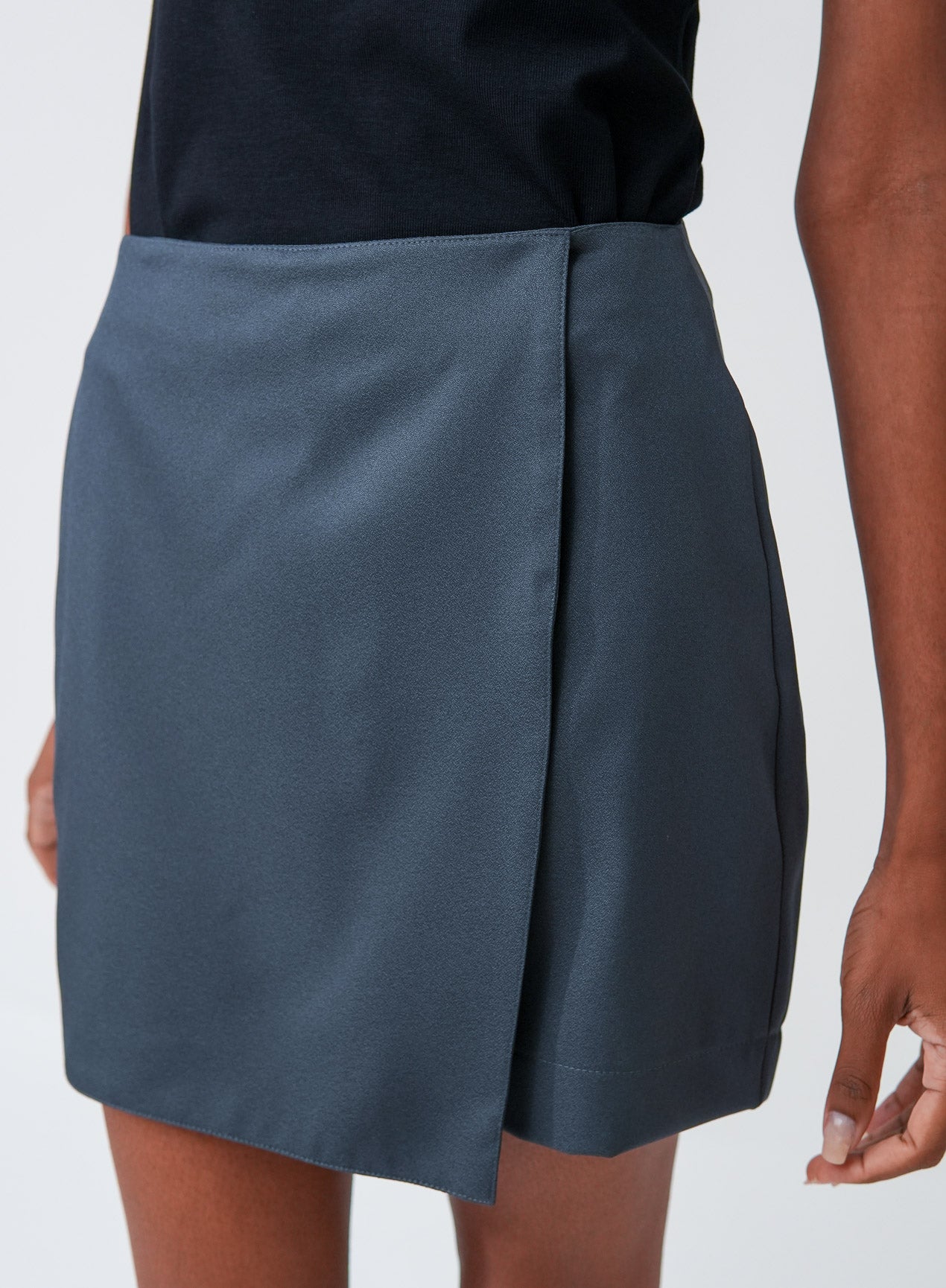 Short Saia Alfaiataria Cinza Lia