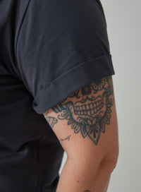 T Shirt Cinza Escuro Feminina Lua
