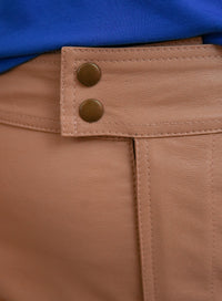 Bermuda em PU Material Sintético Caramelo Silvia