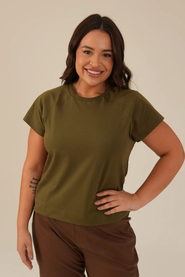 Camiseta Algodão Recortes Verde Militar Renata