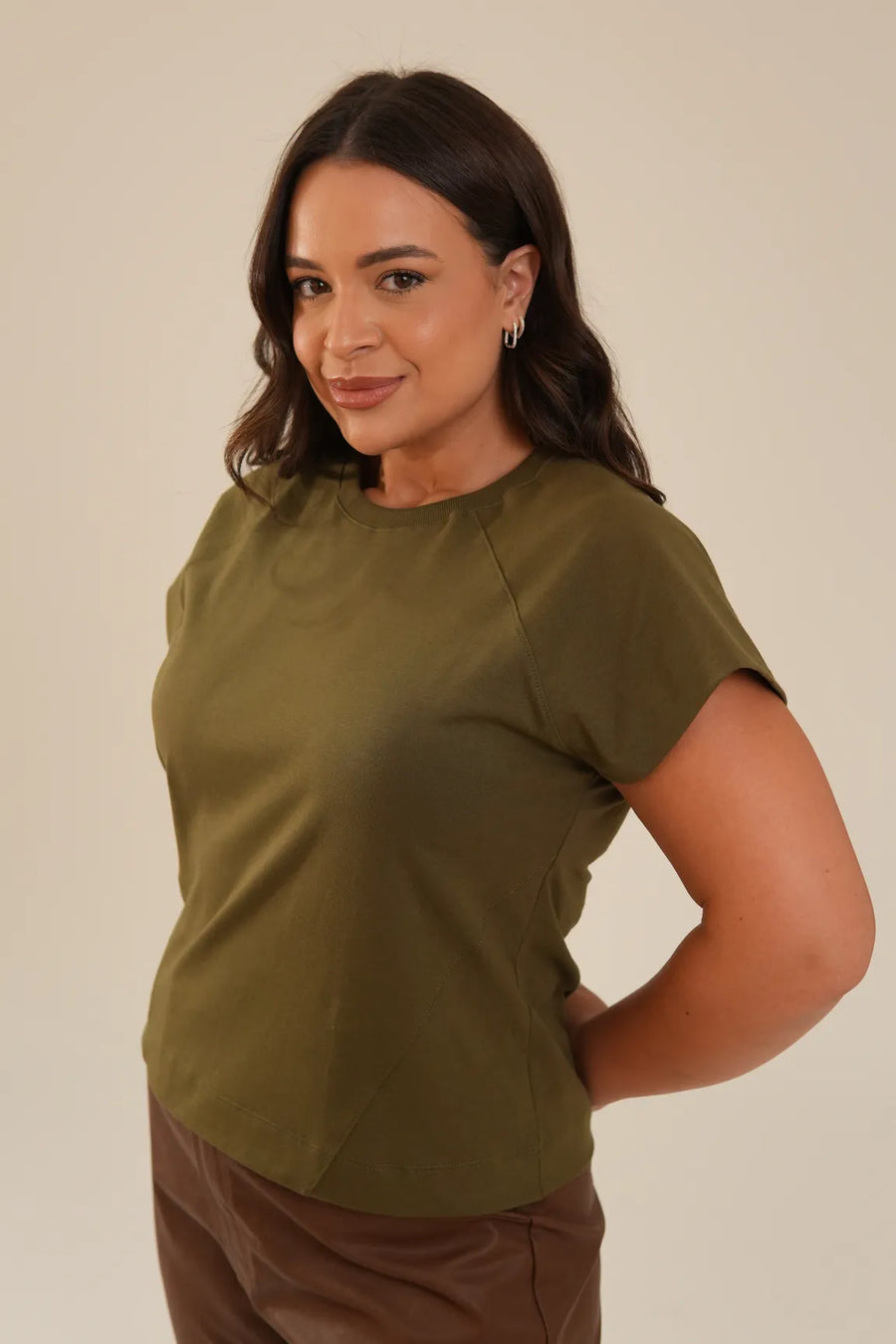 Camiseta Algodão Recortes Verde Militar Renata