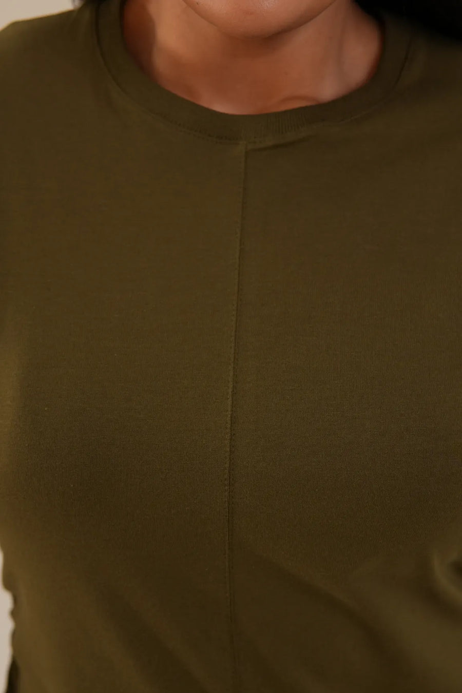 Camiseta Detalhe Franzido na Cintura Verde Militar Daniela