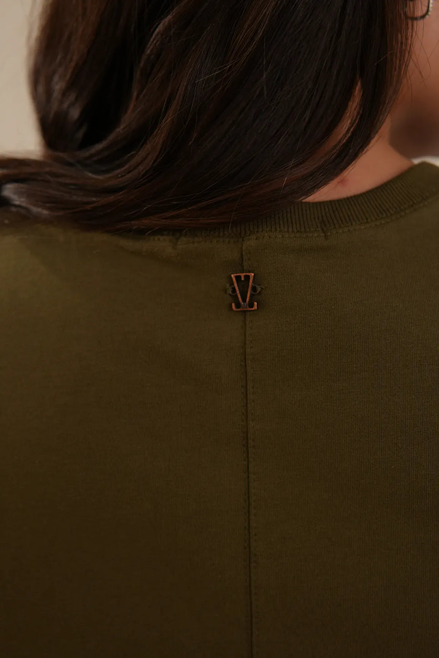 Camiseta Detalhe Franzido na Cintura Verde Militar Daniela