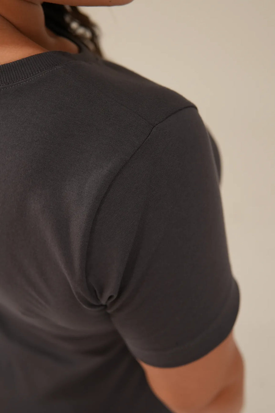 Camiseta Algodão Cinza Chumbo Nina
