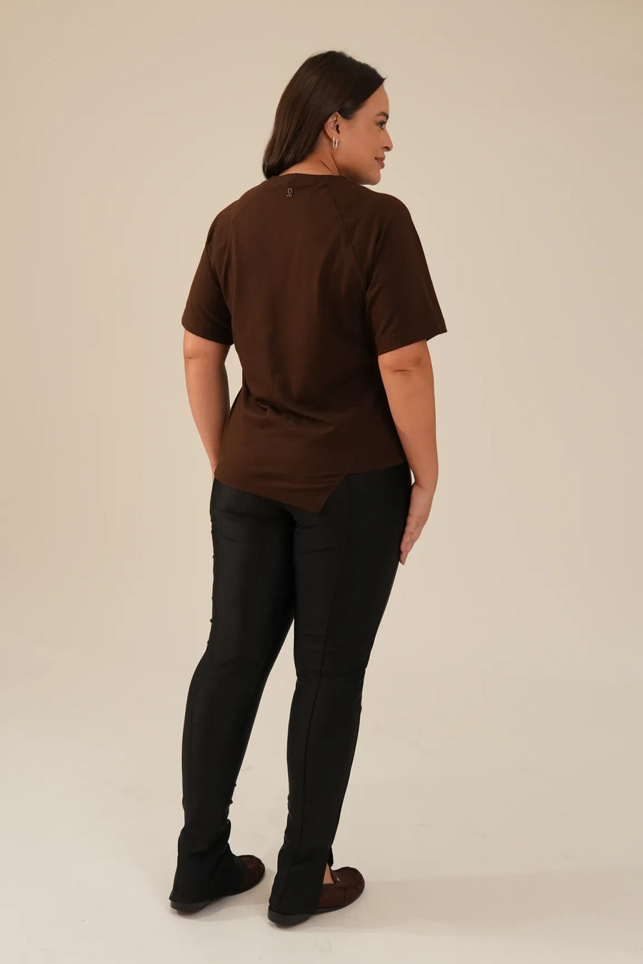 T-shirt Assimétrica Oversized Marrom Rachel