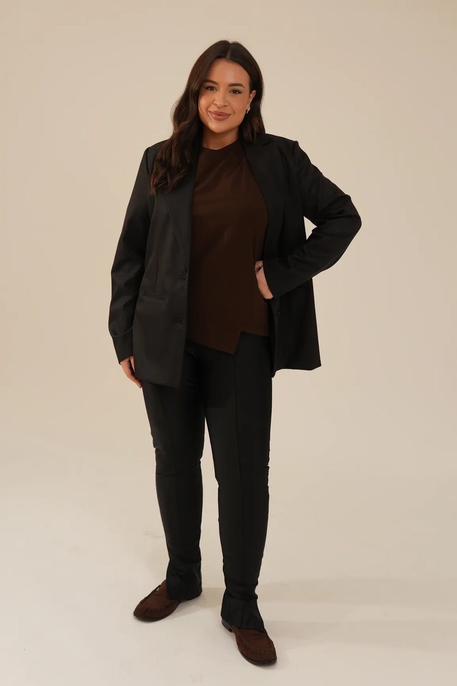 T-shirt Assimétrica Oversized Marrom Rachel