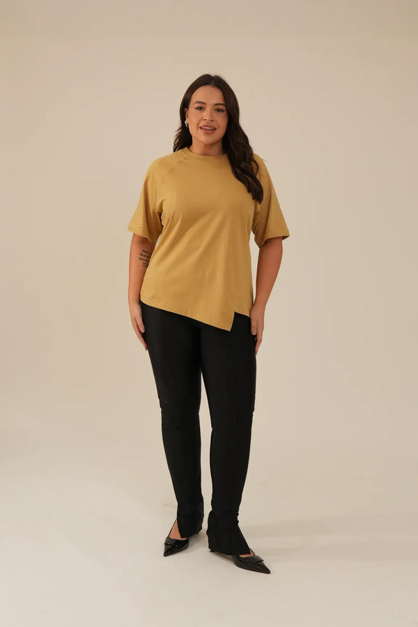 Camiseta Assimétrica Oversized Caramelo Rachel