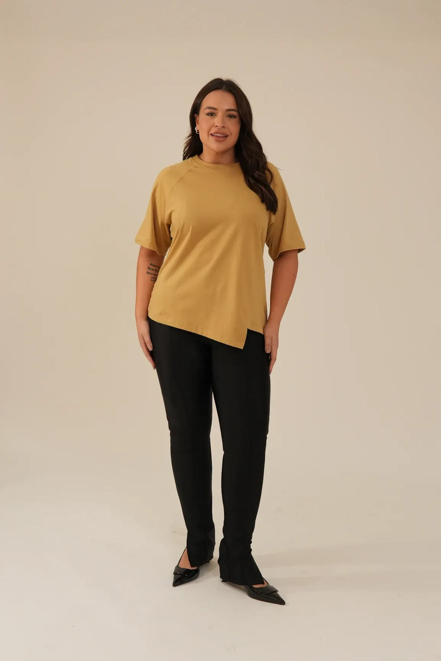Camiseta Assimétrica Oversized Caramelo Rachel