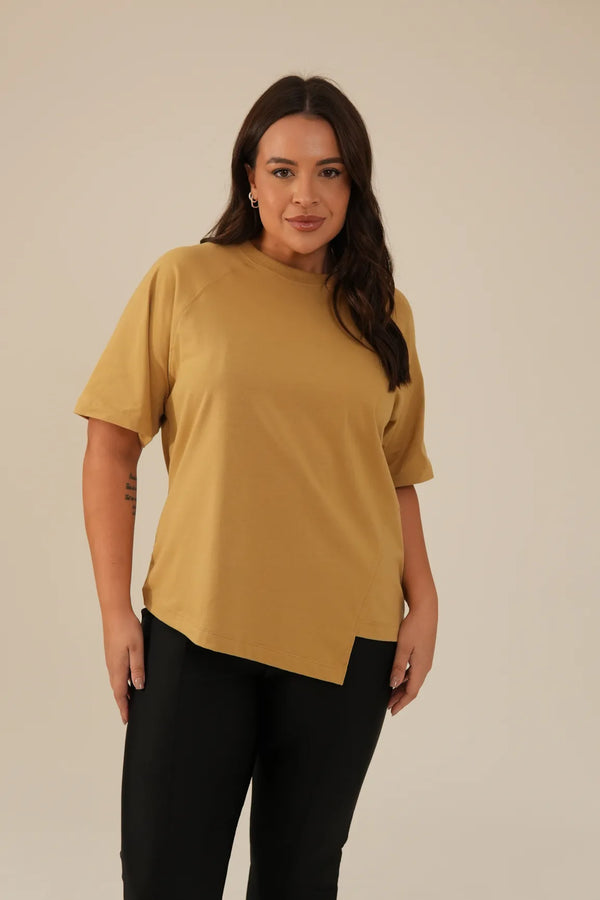 Camiseta Assimétrica Oversized Caramelo Rachel
