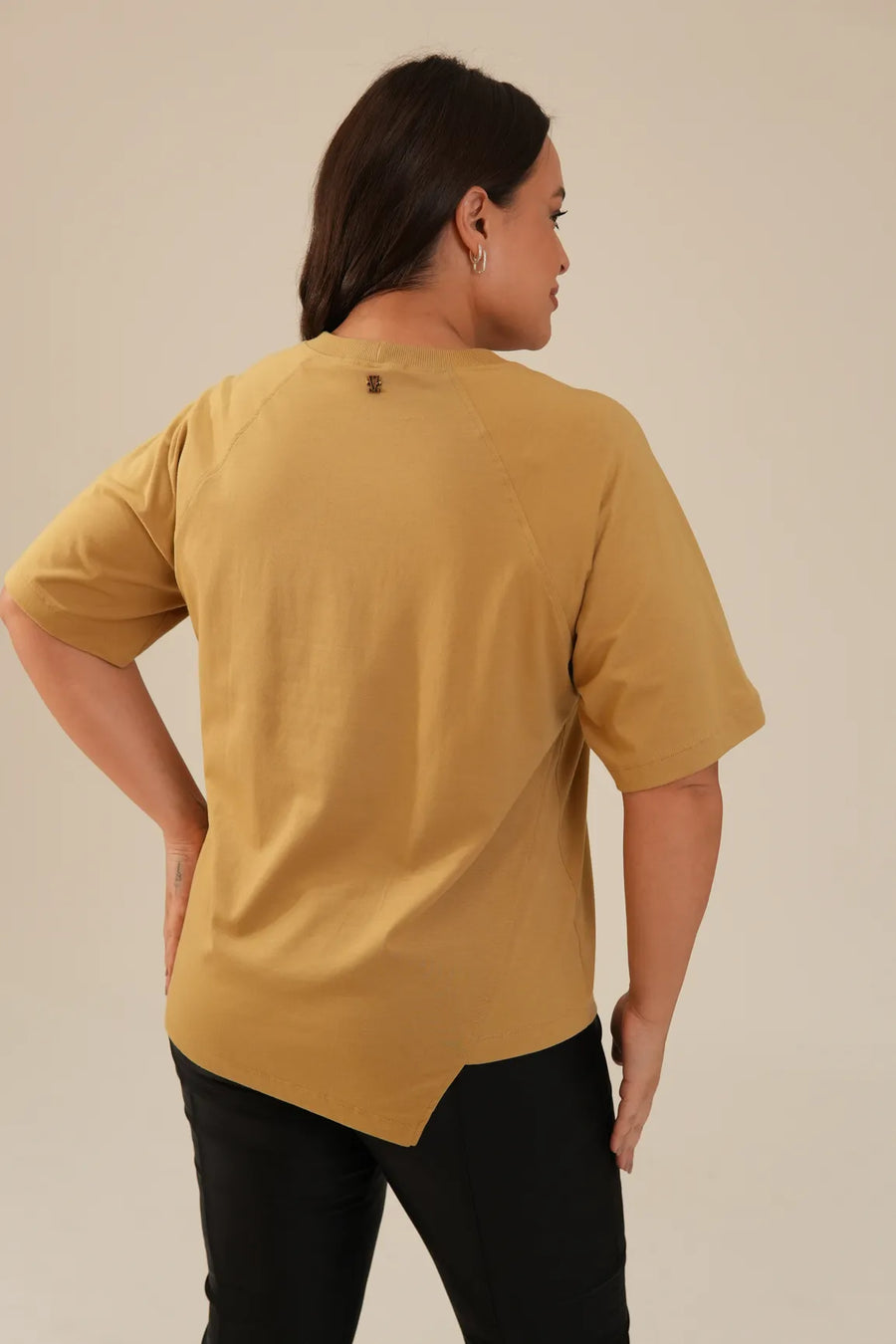 Camiseta Assimétrica Oversized Caramelo Rachel
