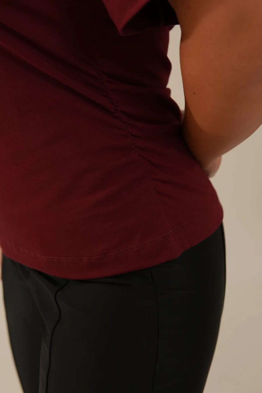 Camiseta Algodão Detalhe Franzido Vinho Daniela