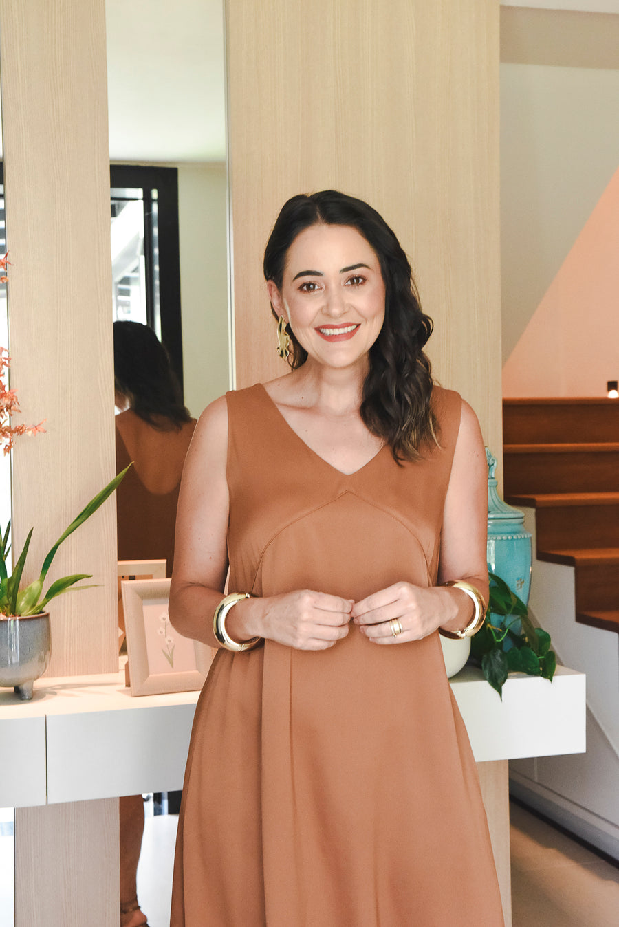 Vestido Chiara Curto com Recortes Dourado