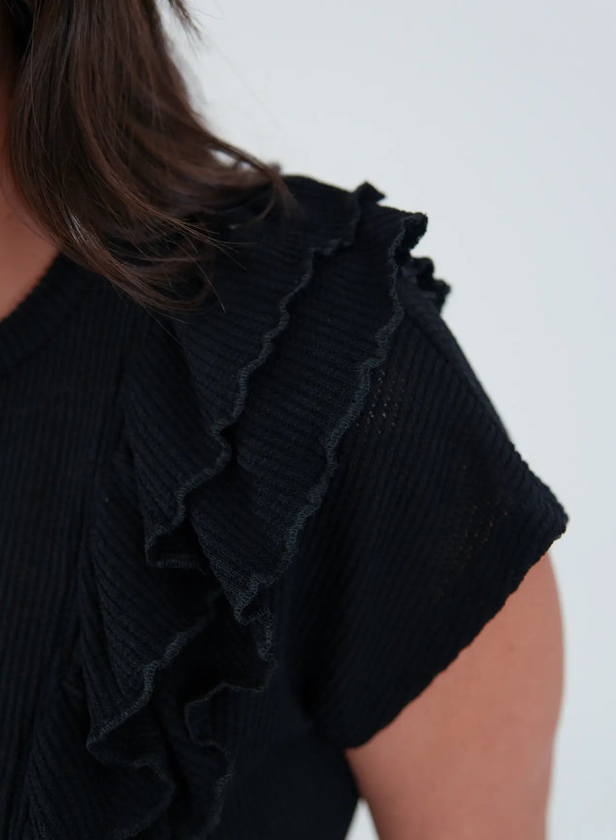 Blusa com Recortes e Babados Estela Preta