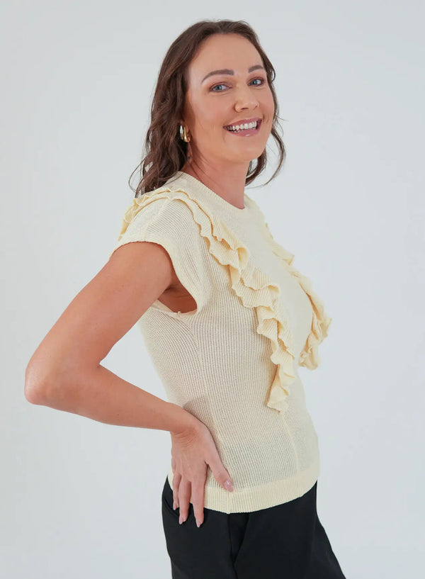 Blusa com Recortes e Babados Estela Bege Manteiga