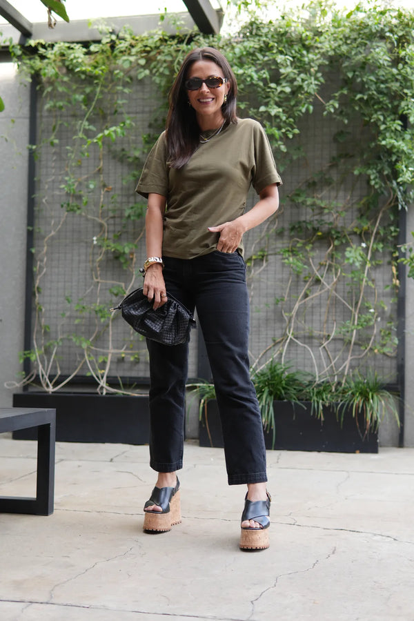 Camiseta Detalhe Franzido na Cintura Verde Militar Daniela