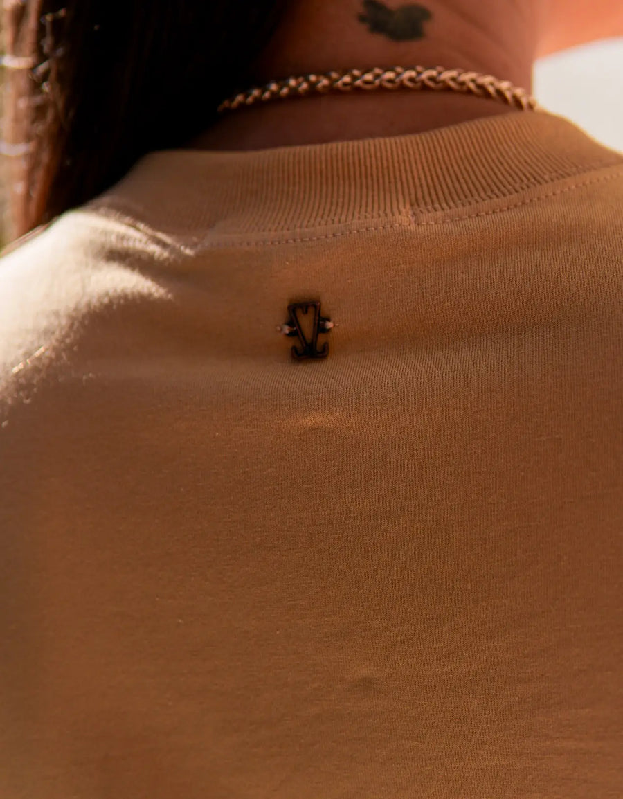 T-shirt Gola Larga Bela Caramelo