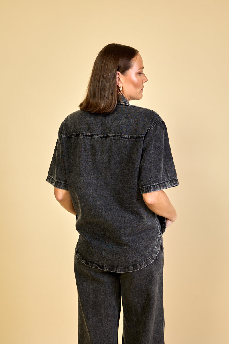 Camisa Jeans Preta Feminina Manga Curta Camille