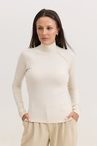 Blusa Manga Longa Gola Alta Malha Modal Melissa - Bege