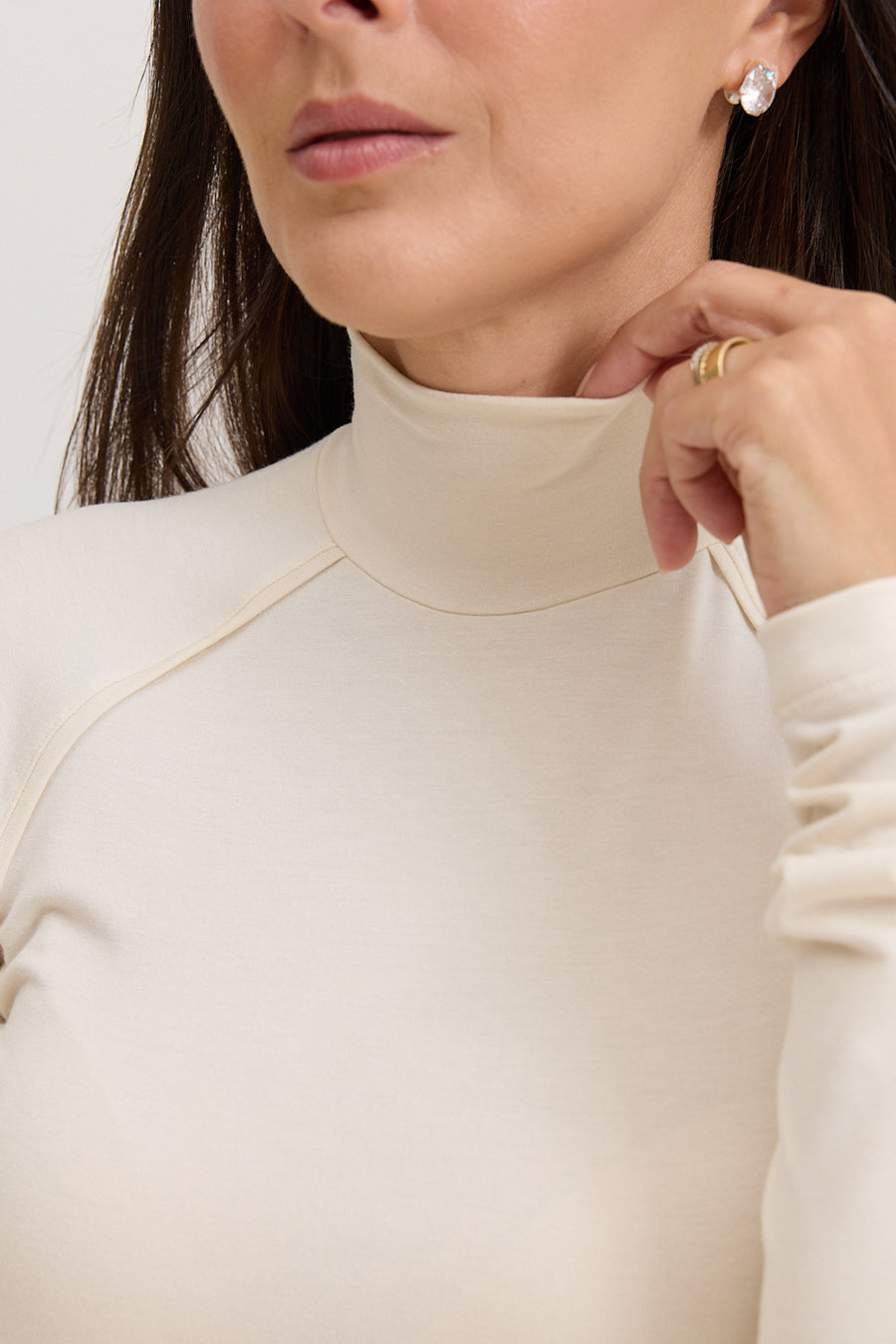 Blusa Manga Longa Gola Alta Malha Modal Melissa - Bege