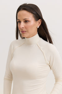 Blusa Manga Longa Gola Alta Malha Modal Melissa - Bege