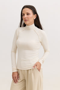 Blusa Manga Longa Gola Alta Malha Modal Melissa - Bege