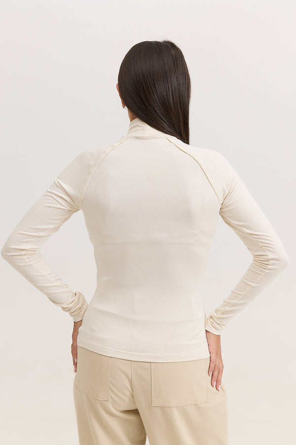 Blusa Manga Longa Gola Alta Malha Modal Melissa - Bege