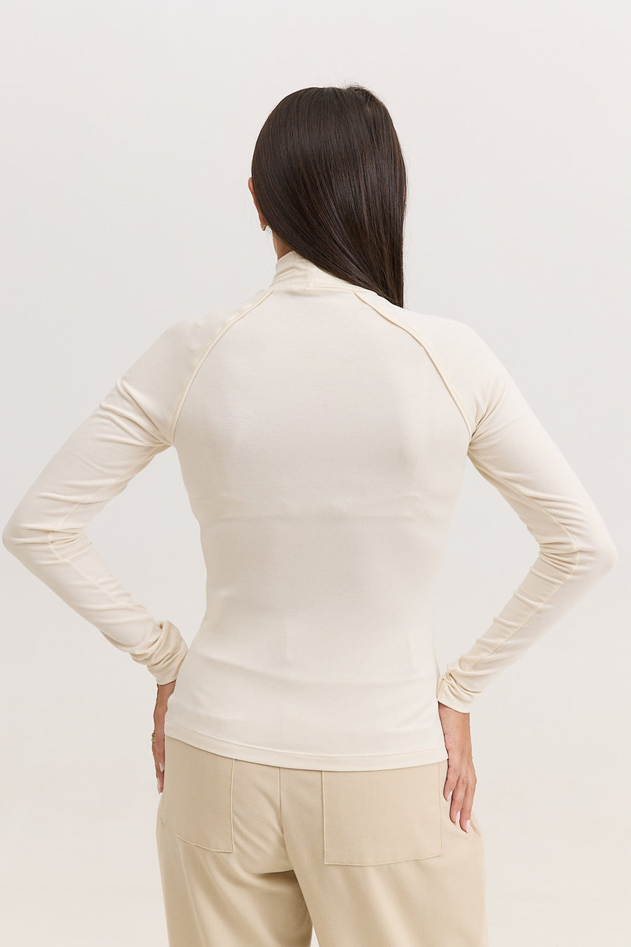 Blusa Manga Longa Gola Alta Malha Modal Melissa - Bege
