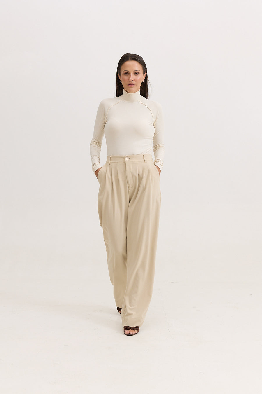 Blusa Manga Longa Gola Alta Malha Modal Melissa - Bege