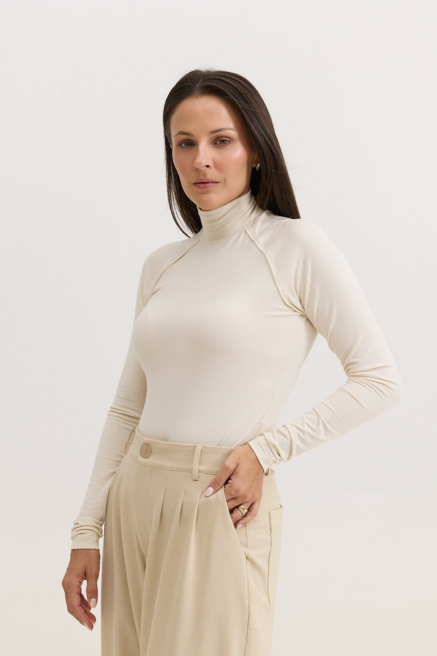 Blusa Manga Longa Gola Alta Malha Modal Melissa - Bege