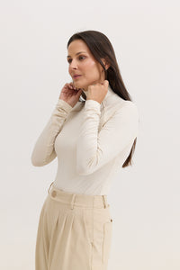 Blusa Manga Longa Gola Alta Malha Modal Melissa - Bege