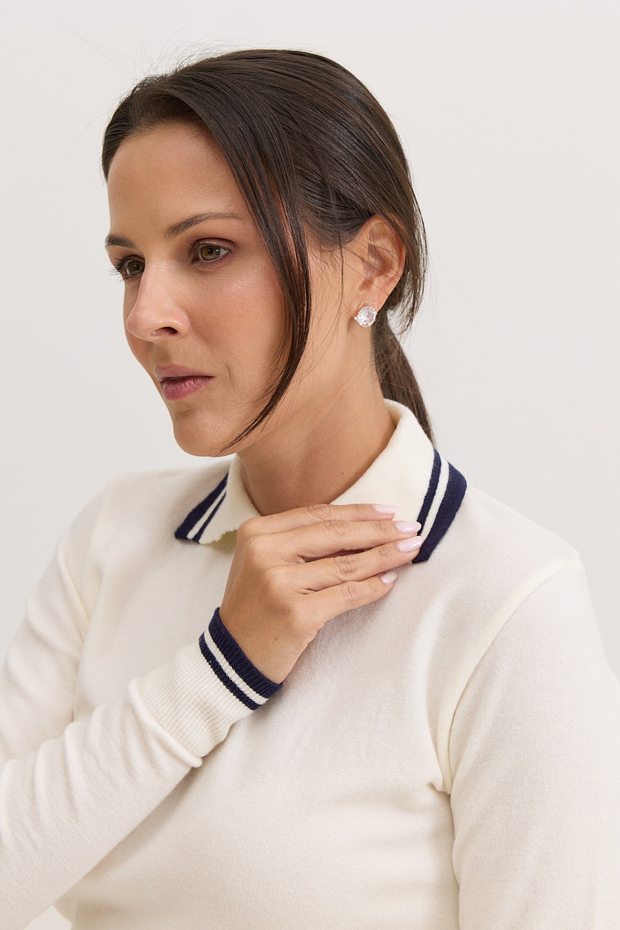 Blusa de Tricot Feminina com Gola Polo Nency - Off White com Marinho