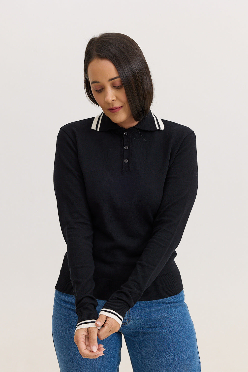 Blusa de Tricot Feminina com Gola Polo Nency - Preta com Off White
