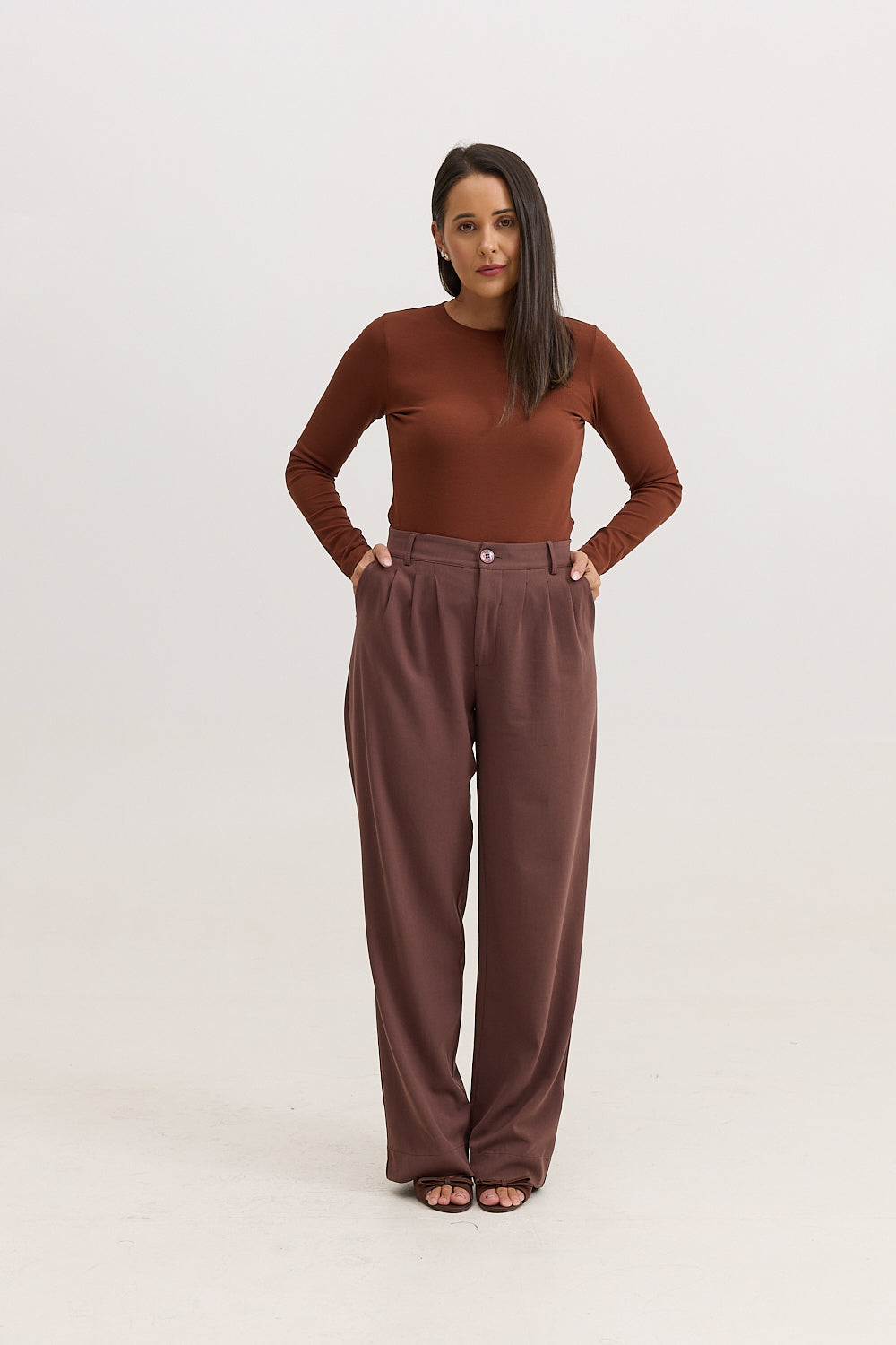 Blusa Feminina em Malha de Viscose Manga Longa Adriana - Marrom