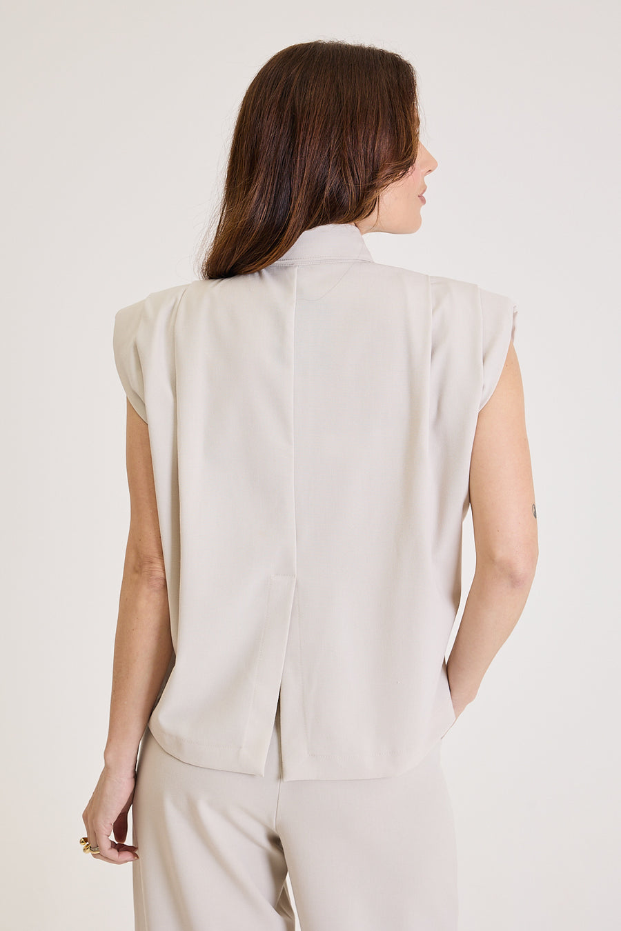 Camisa Sem Manga Feminina Com Pregas Louise - Bege