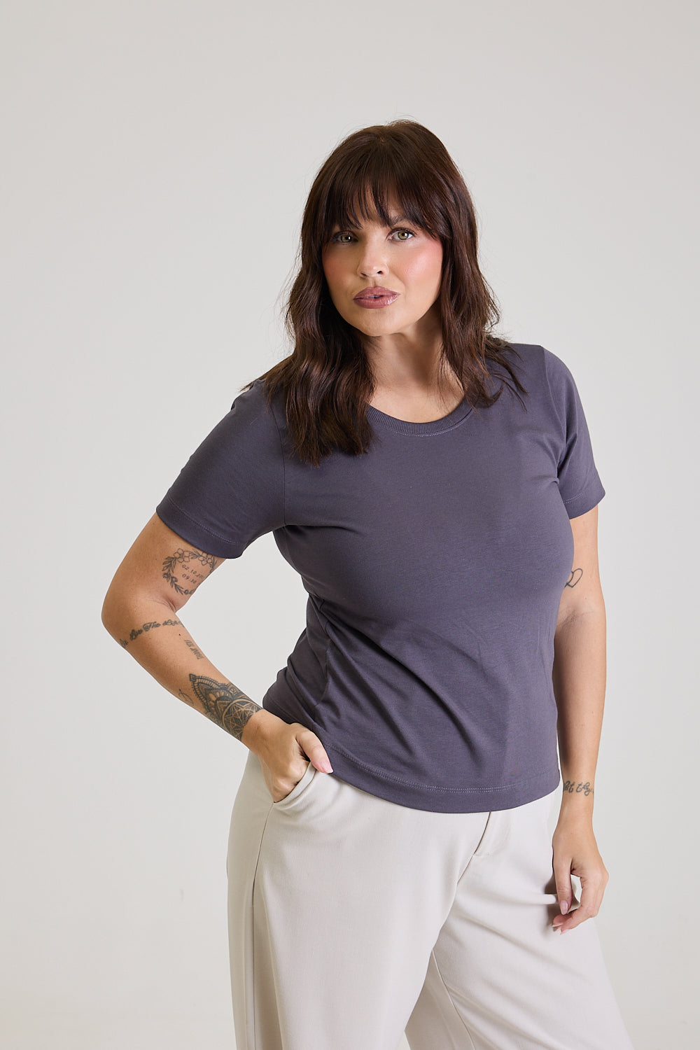T-shirt Feminina Algodão com Elastano Nina - Cinza Escuro