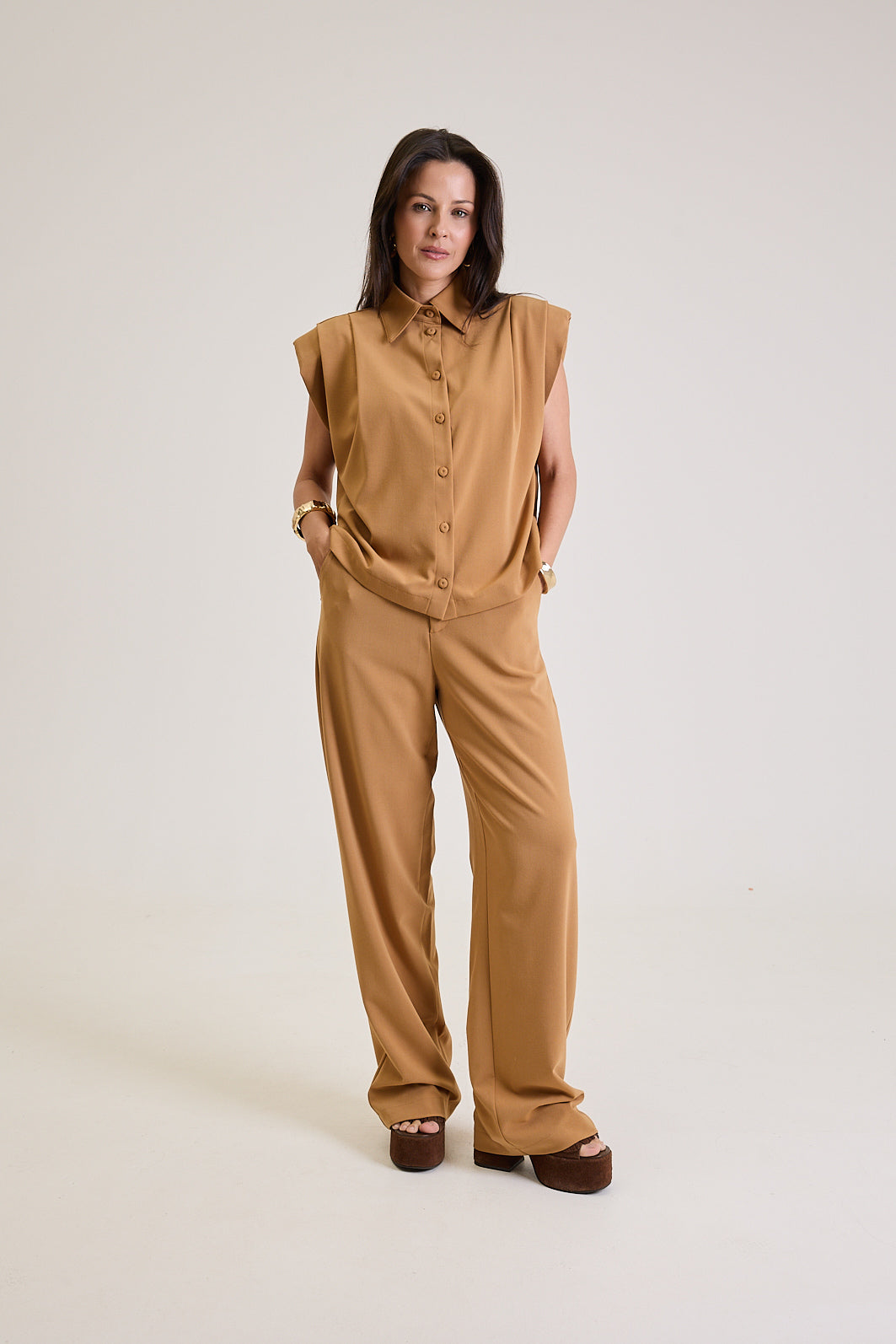 Camisa Sem Manga Feminina Com Pregas Louise - Caramelo