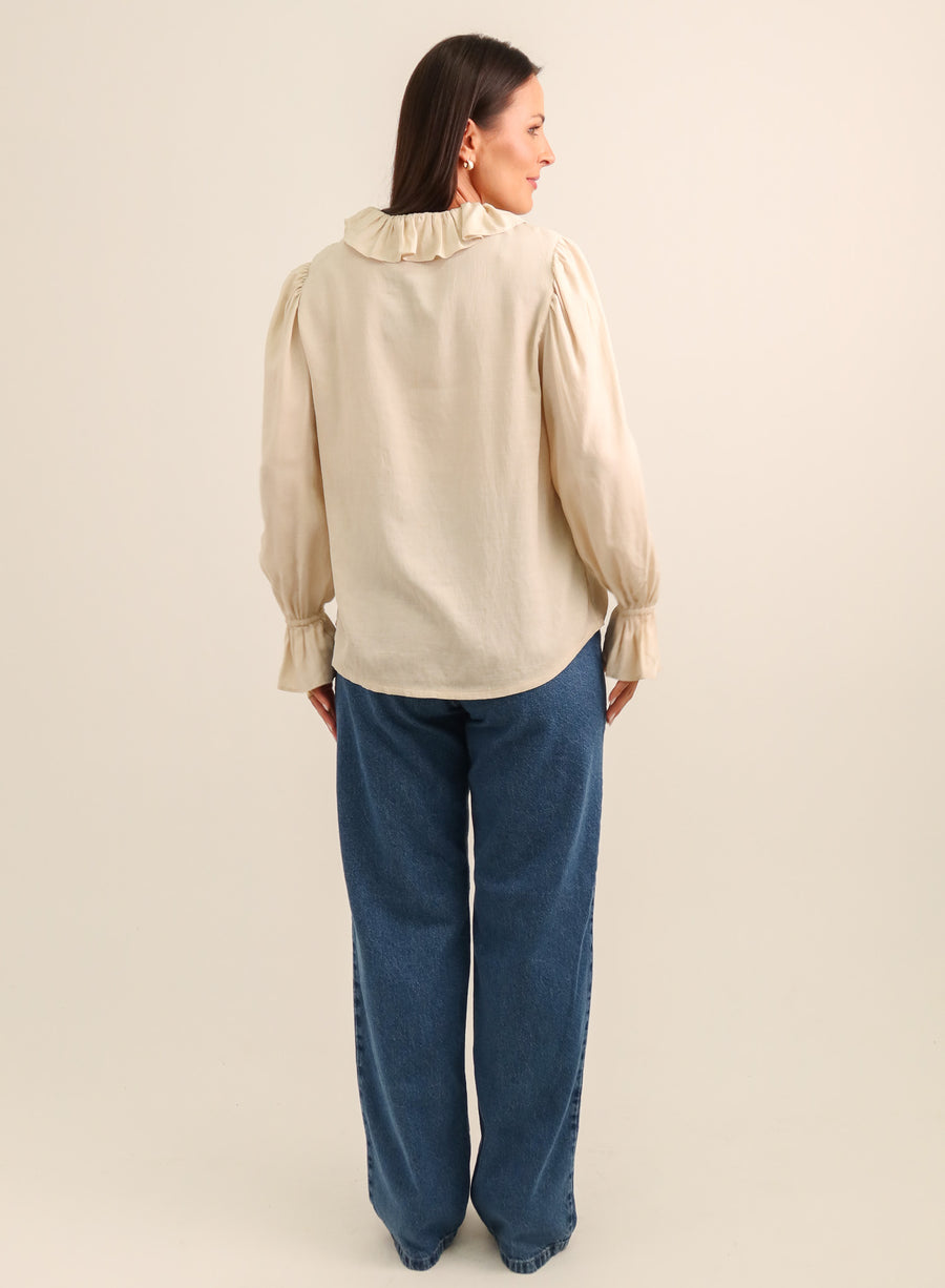 Camisa com Babados Manga Longa Betina - Bege