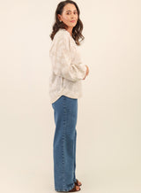 Blusa em Jacquard Listrado Manga Longa Dara - Bege