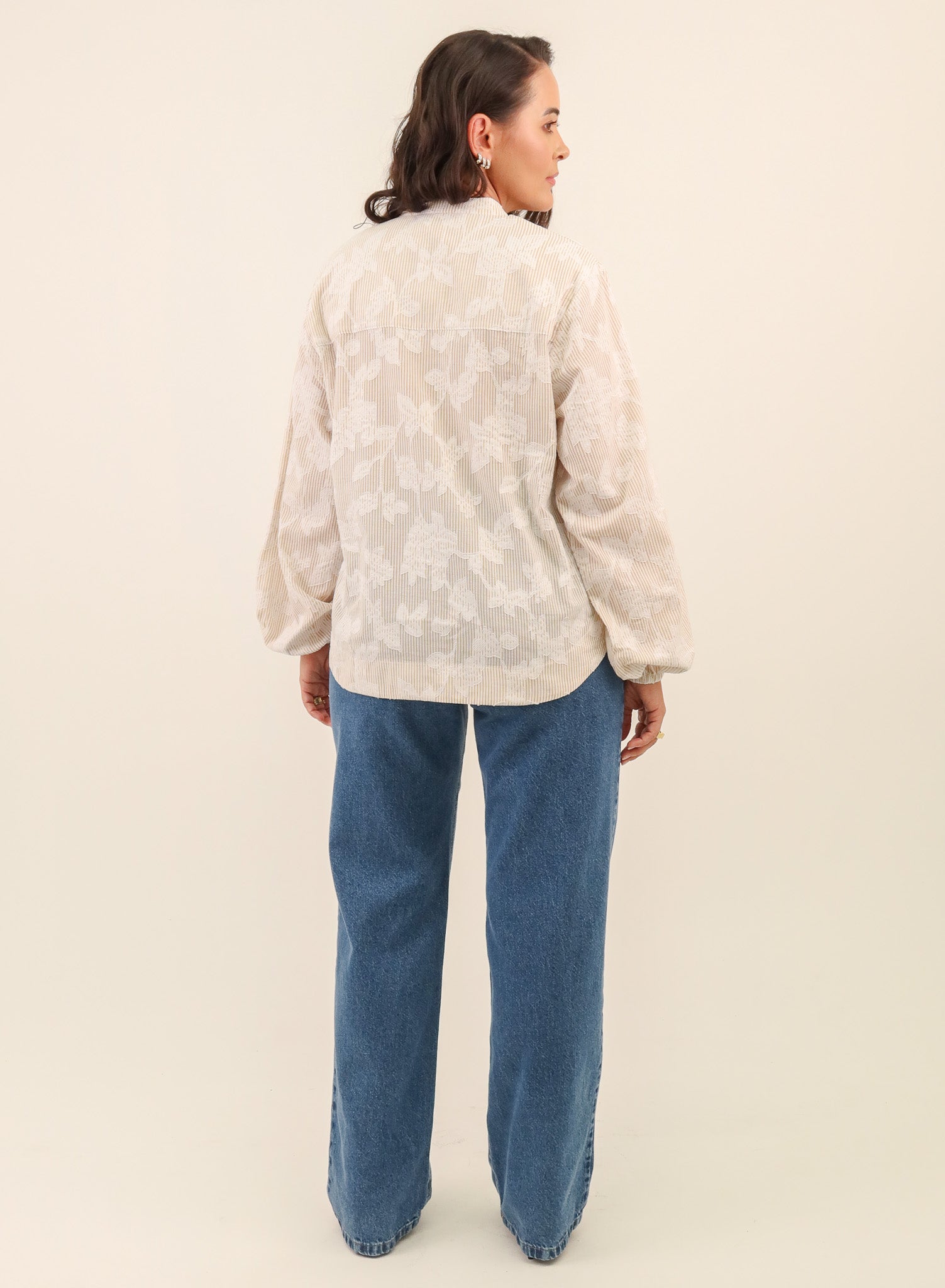 Blusa em Jacquard Listrado Manga Longa Dara - Bege