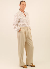 Camisa em Jacquard Listrado Manga Longa Dara - Bege