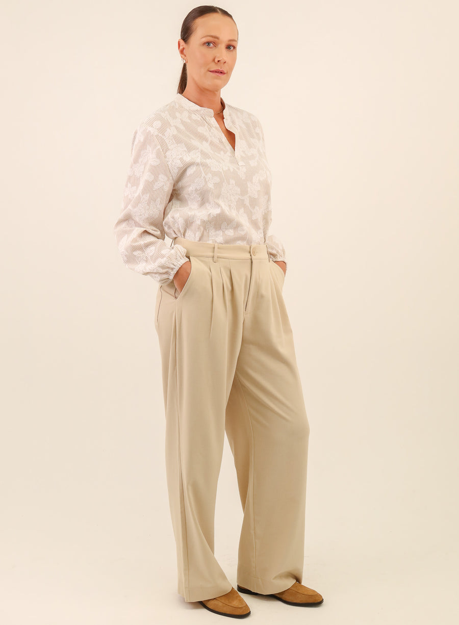 Camisa em Jacquard Listrado Manga Longa Dara - Bege