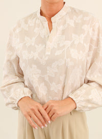 Camisa em Jacquard Listrado Manga Longa Dara - Bege