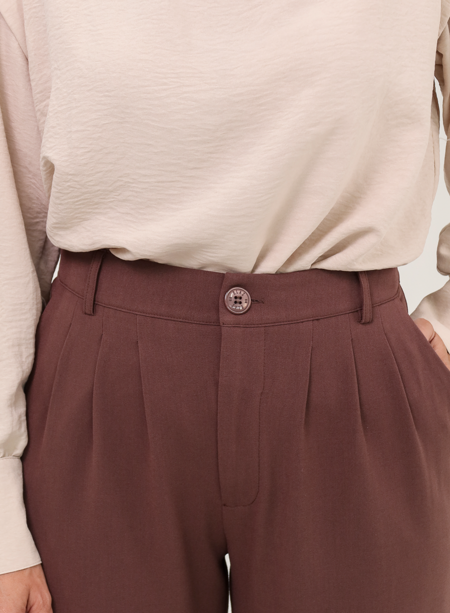 Blusa Tecido Plano Gola Alta Magy - Bege