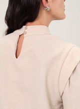 Blusa Tecido Plano Gola Alta Magy - Bege