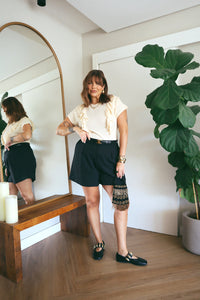 Blusa com Recortes e Babados Estela - Bege Manteiga