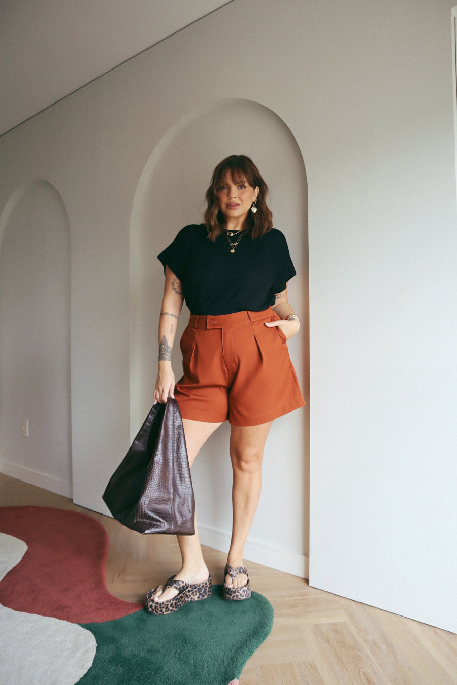 Blusa com Recortes e Babados Estela Preta