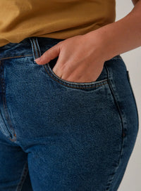 Imagem detalhada do bolso lateral da calça jeans azul Elaz.