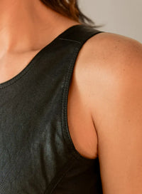 Cropped Preto Marta, cropped feminino preto, decote reto, moderno para compor looks estilosos.