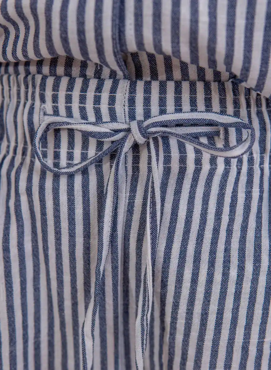 Short Alfaiataria Azul Laila, corte alinhado, azul moderno, ideal para compor looks versáteis.