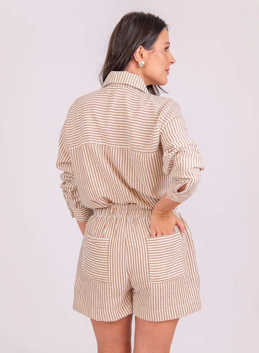 Short Alfaiataria Bege Laila, short bege feminino de alfaiataria, corte sofisticado, versátil para verão.